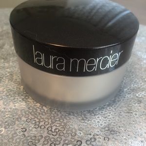 *NEW* Laura Mercier Translucent Powder