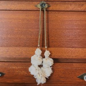 Express White Floral Necklace