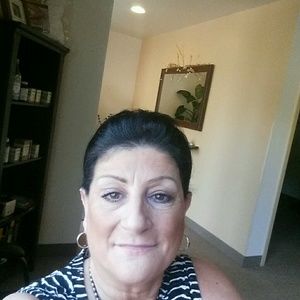 Meet your Posher, Deborah