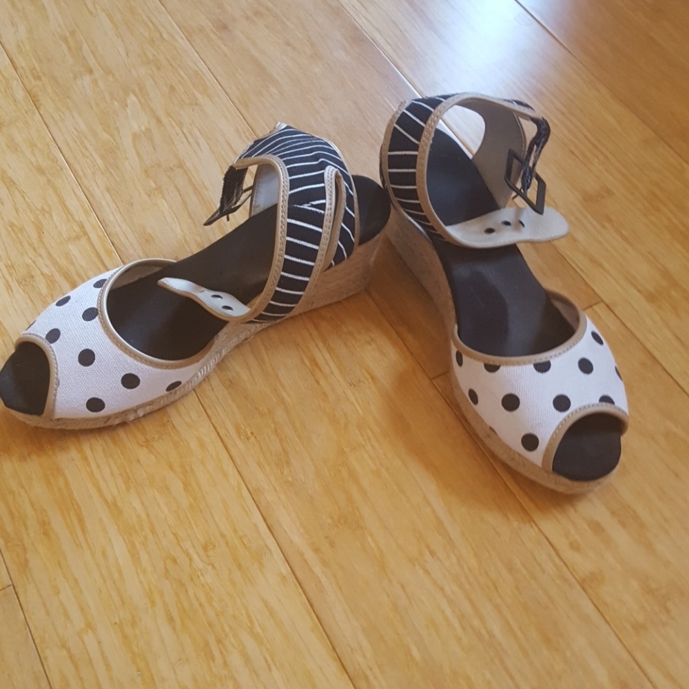 Black and white wedges