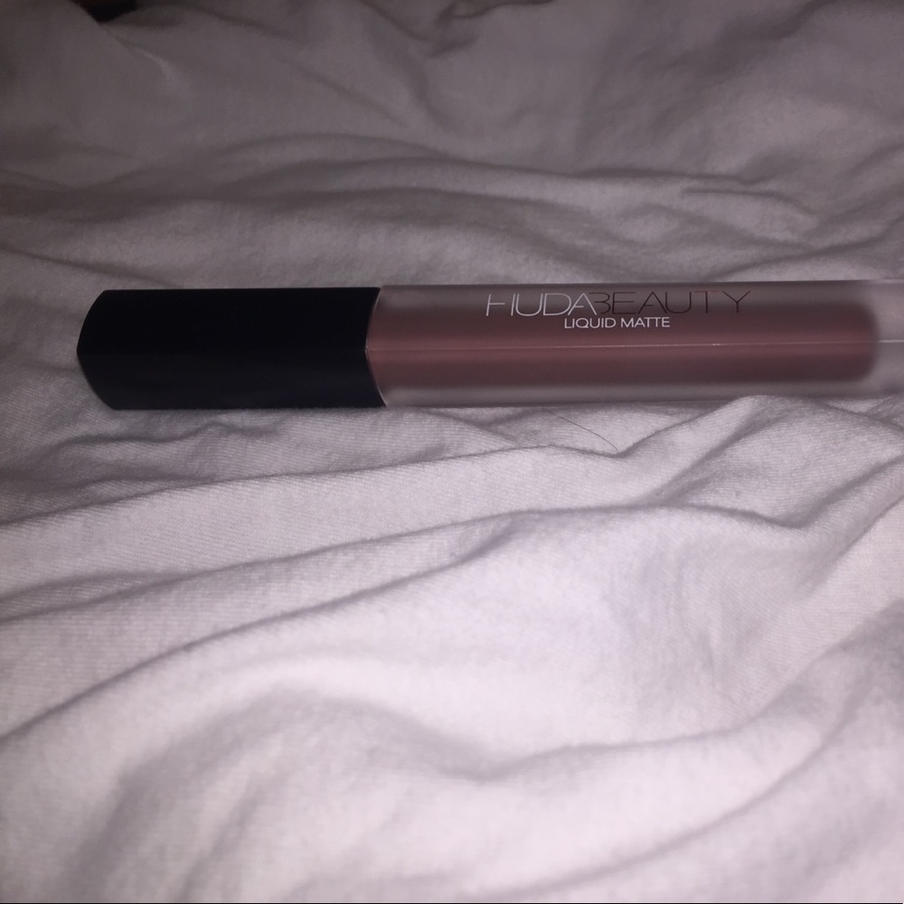 Huda Beauty Liquid Matte Lipstick