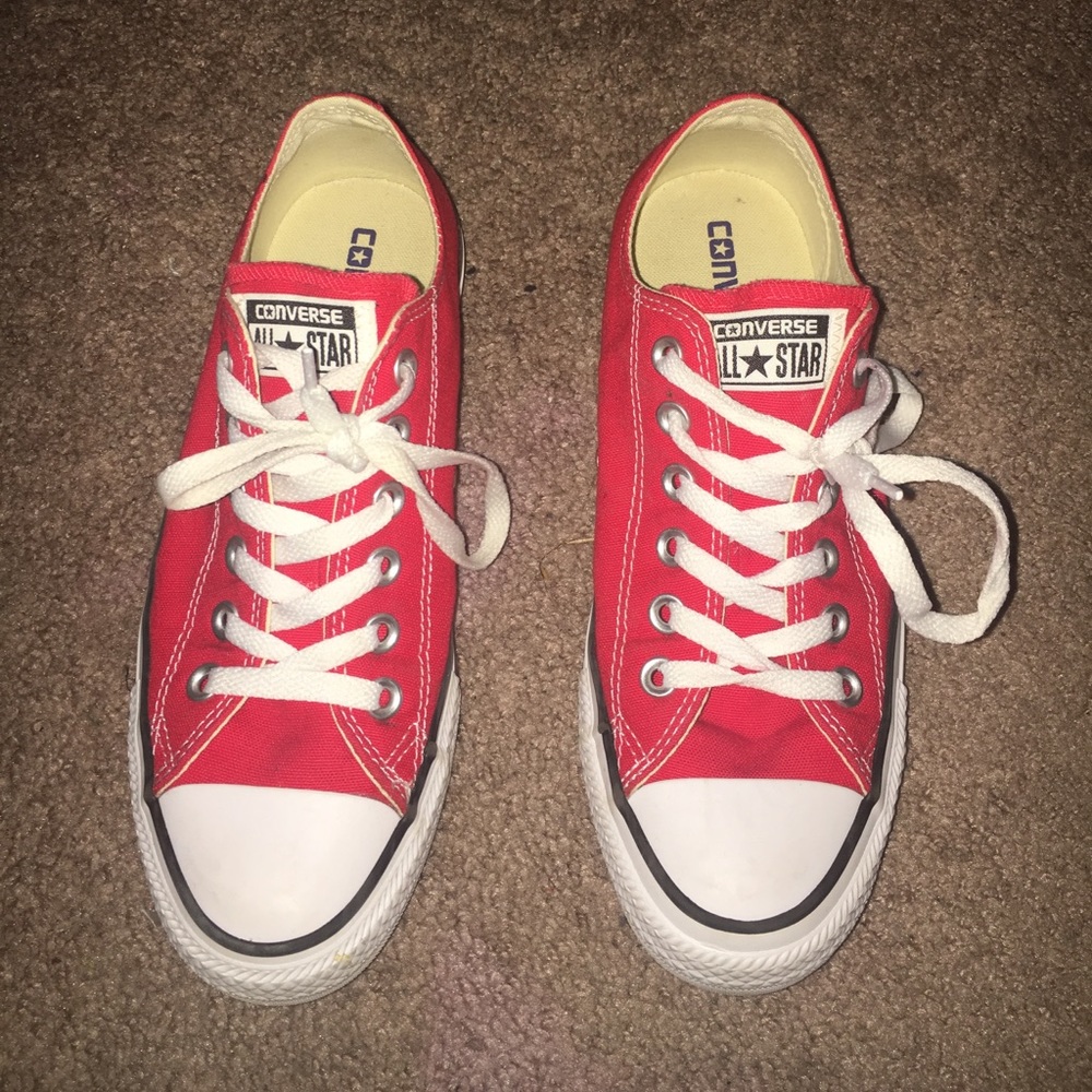 RED LOW TOP CONVERSE