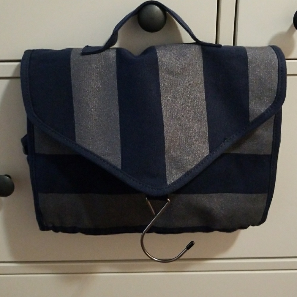 NWOT American Eagle Outfitters Travel Bag