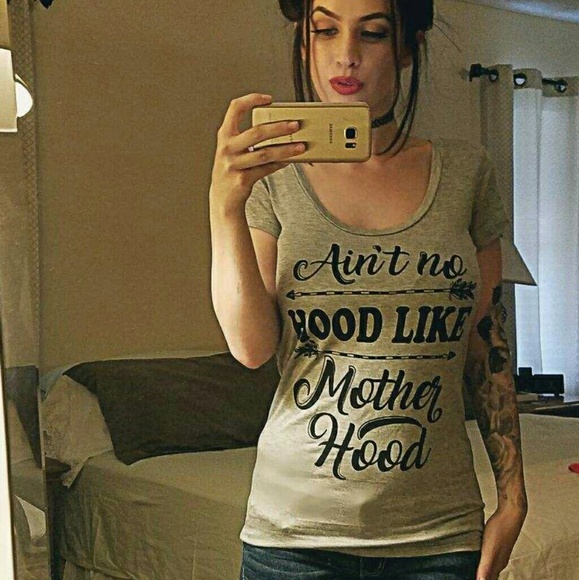 Aint No Hood Like Motherhood Mom Tee Small - Picture 7 of 7