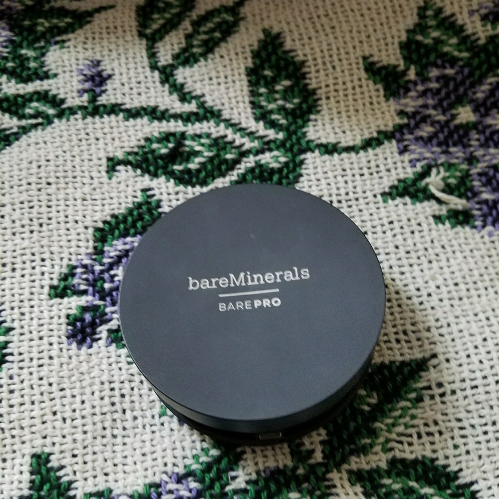 BarePro Powder Foundation Cardamom