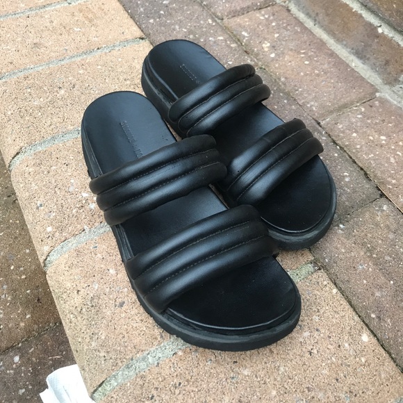 Black puffy slip ons - Picture 2 of 3