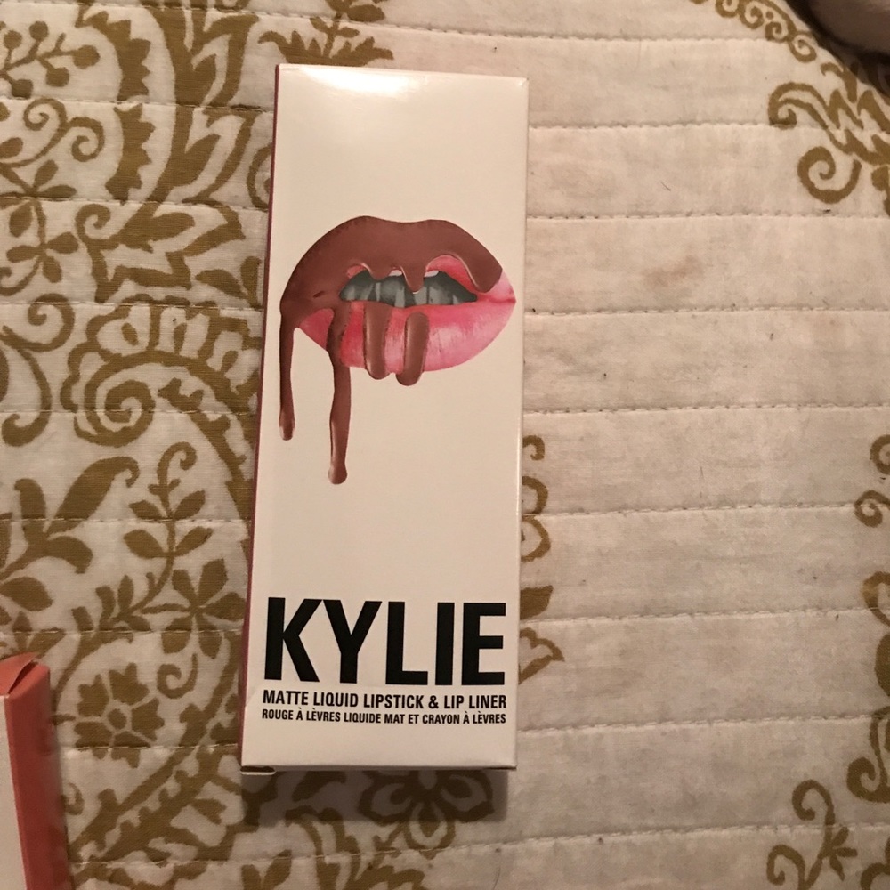 Kylie lip kit MOON