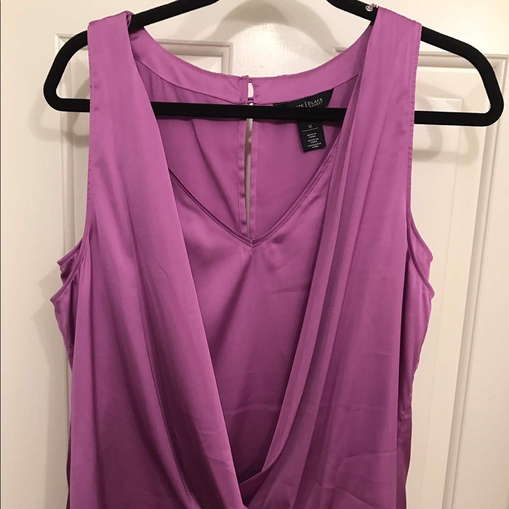Lavender Sleeveless polyester/spandex v neck top