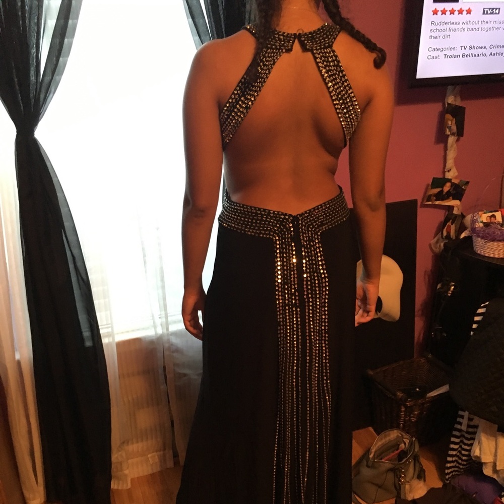 Black and sequined prom dress - Picture 2 of 3