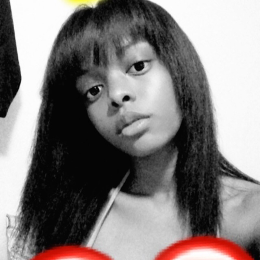 Meet your Posher, Kenitia