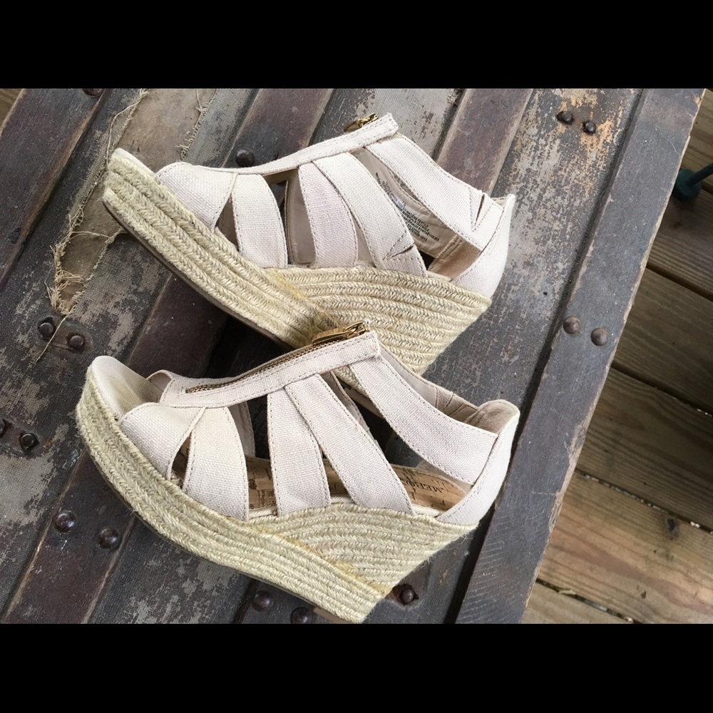 Beige mossimo sandals 7.5