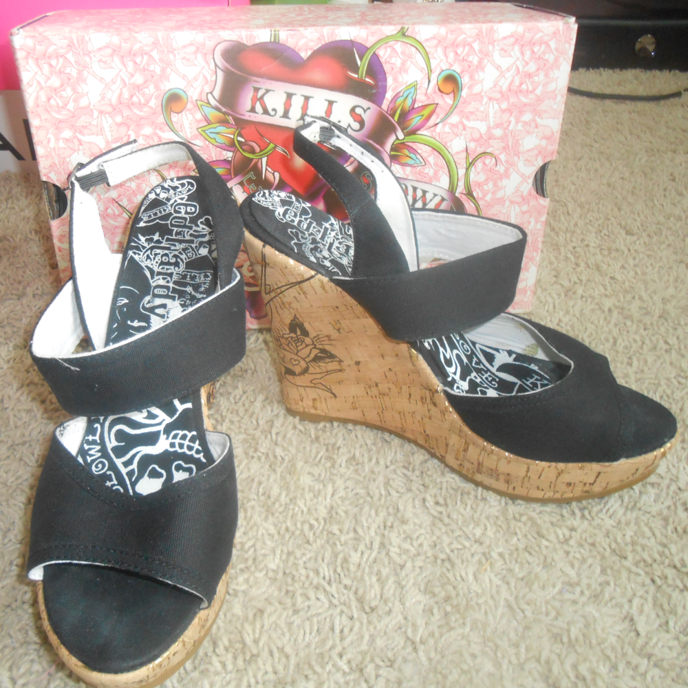 ED HARDY WEDGE SANDALS BLACK SZ 8.5 ~ EUC