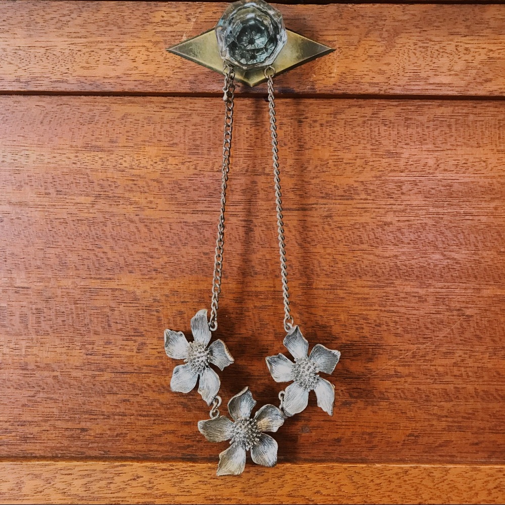 Silver Colored Floral Necklace