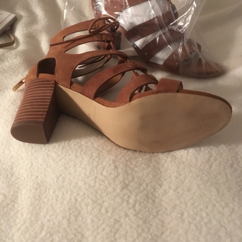 Shoe - Picture 3 of 3