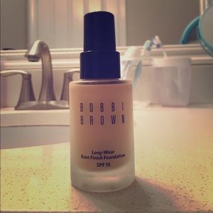 Bobbi Brown Long-Wear Even Finish Foundation-SAND
