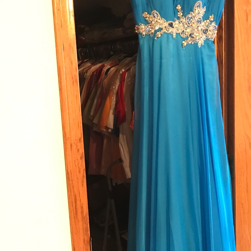 Dave & Johnny Prom Dress - Picture 3 of 8