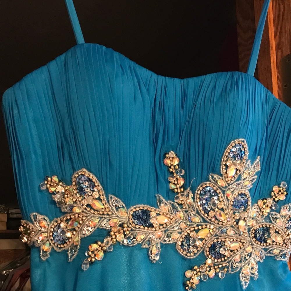 Dave & Johnny Prom Dress - Picture 4 of 8
