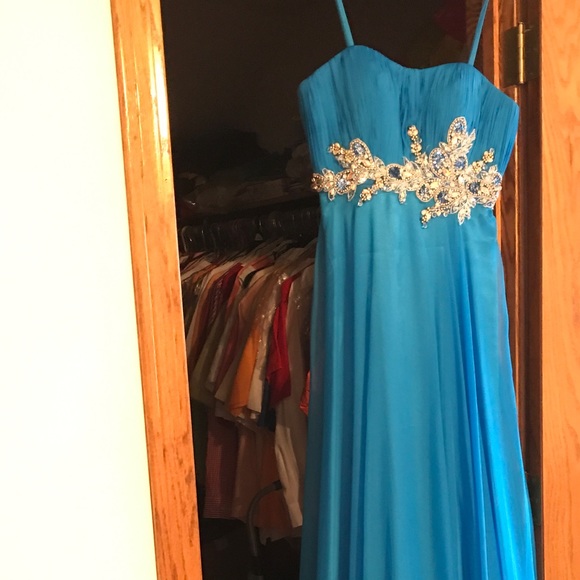 Dave & Johnny Prom Dress - Picture 2 of 8