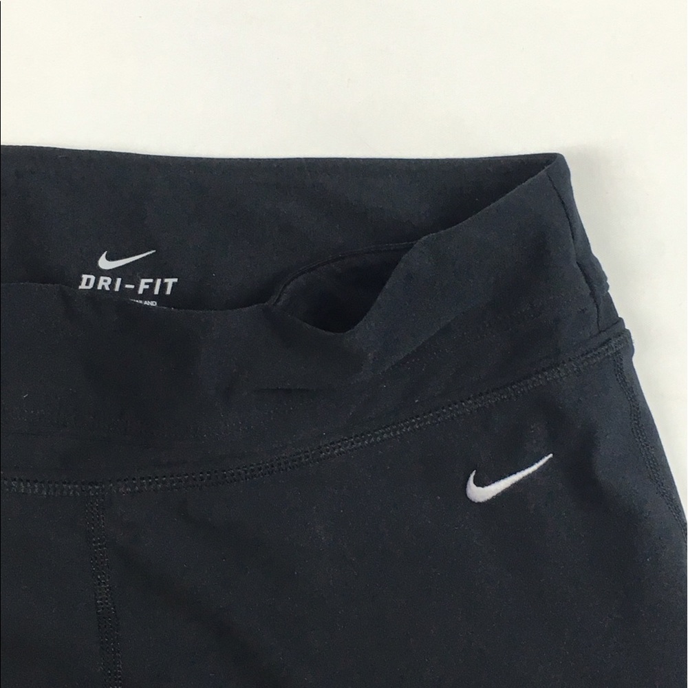 NIKE Dri Fit size  Medium Capri pants Yoga