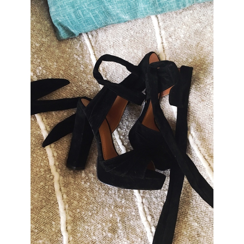 Tie up black chunky heels