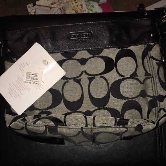 A Coach Zoe shoulder bag in black - Picture 2 of 2