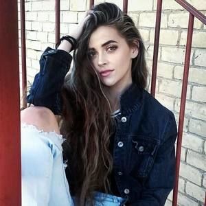 Meet your Posher, Camri