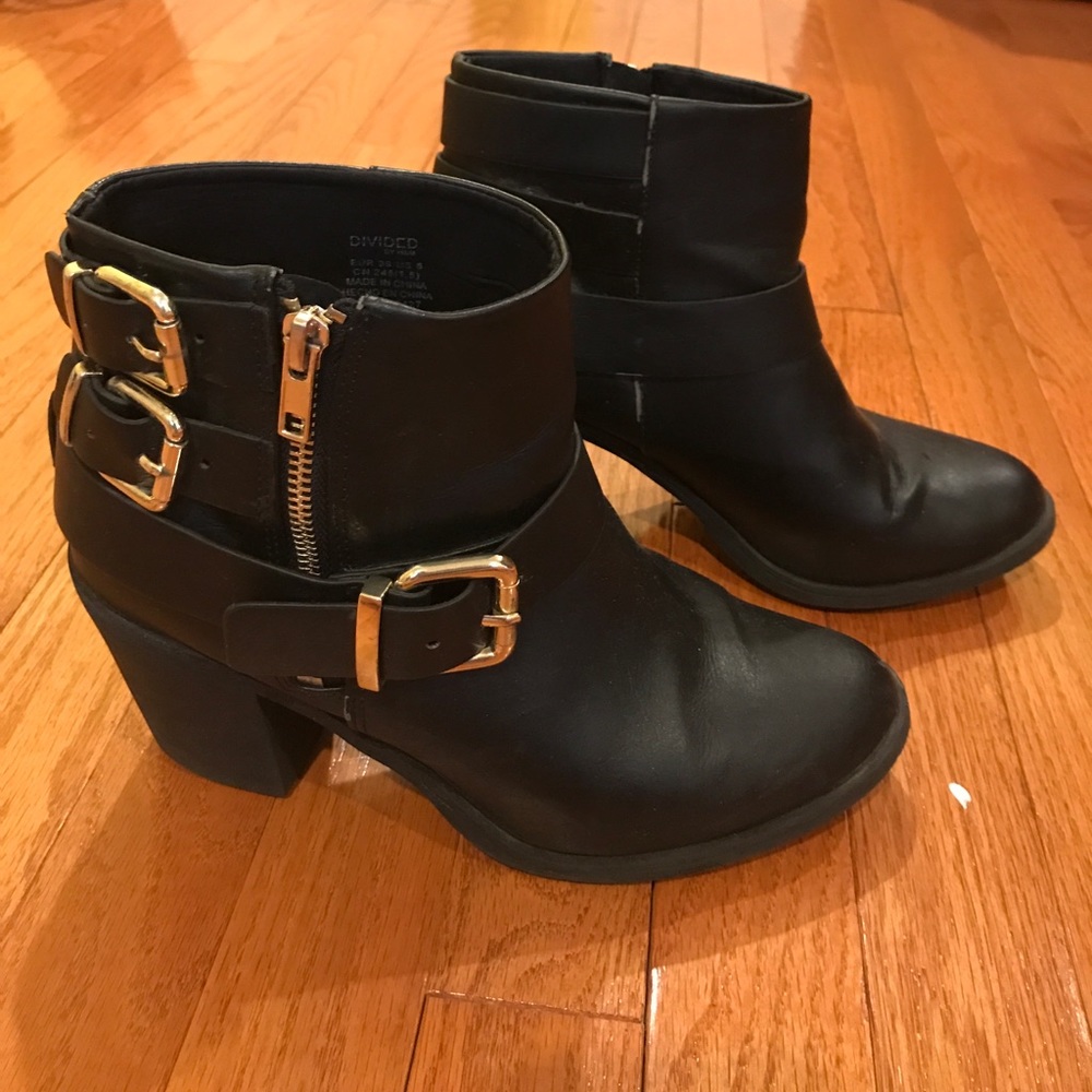 HM Divided black ankle boots w/ gold buckles (8)