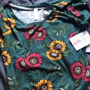 Small lularoe classic t