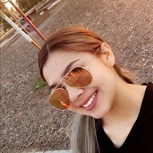 Meet your Posher, Neida