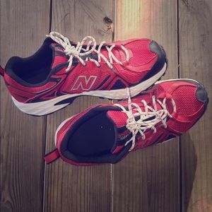 New Balance tennis shoes