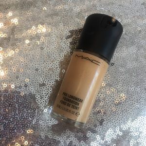 Mac prolongwear foundation - NC25