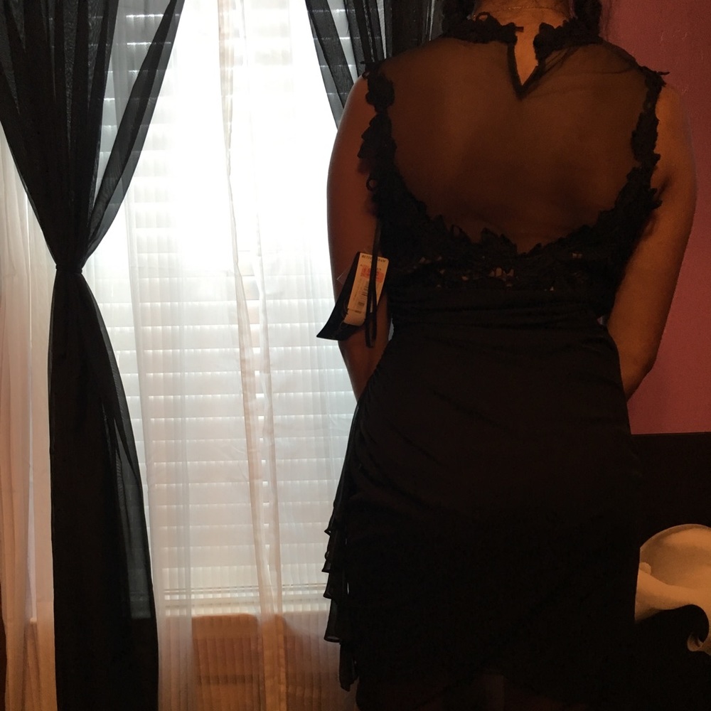 New black formal dress - Picture 2 of 3