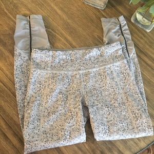 Grey stone flower print lulu leggings