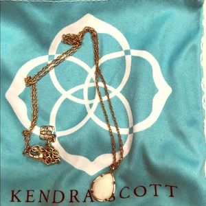 Kendra Scott necklace