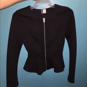H & M black zip jacket/top