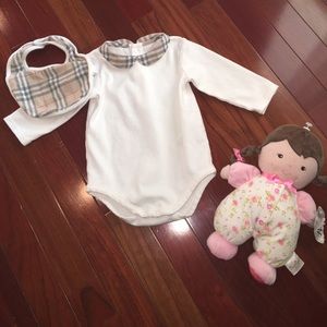 ✨FLASH SALE✨Burberry onesie and bib 🌻✨🌸