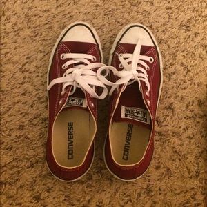 Converse (maroon)