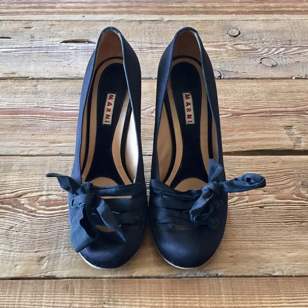 Marni Duchesse Black Satin Pumps - Picture 2 of 4