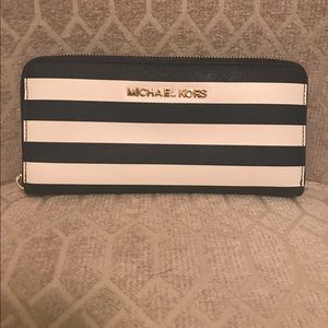 Michael Kors Jet Set Travel Continental Wallet
