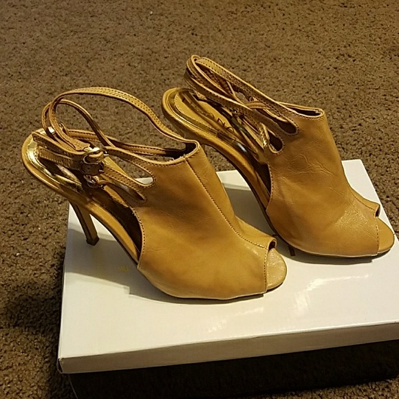 Heels - Picture 1 of 1
