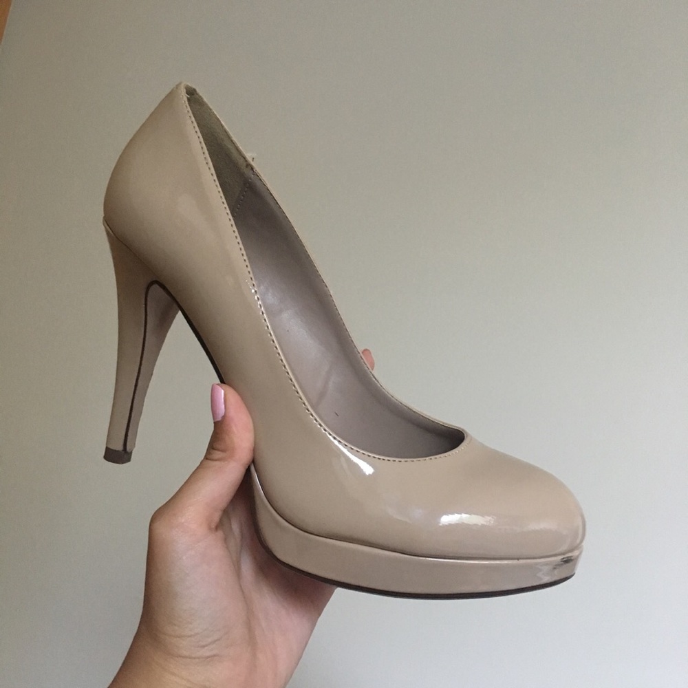 NUDE HEELS