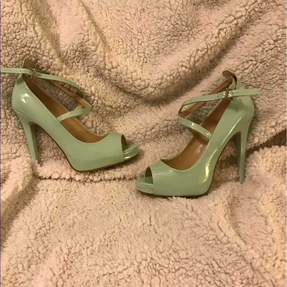 Mint colored high heels💕