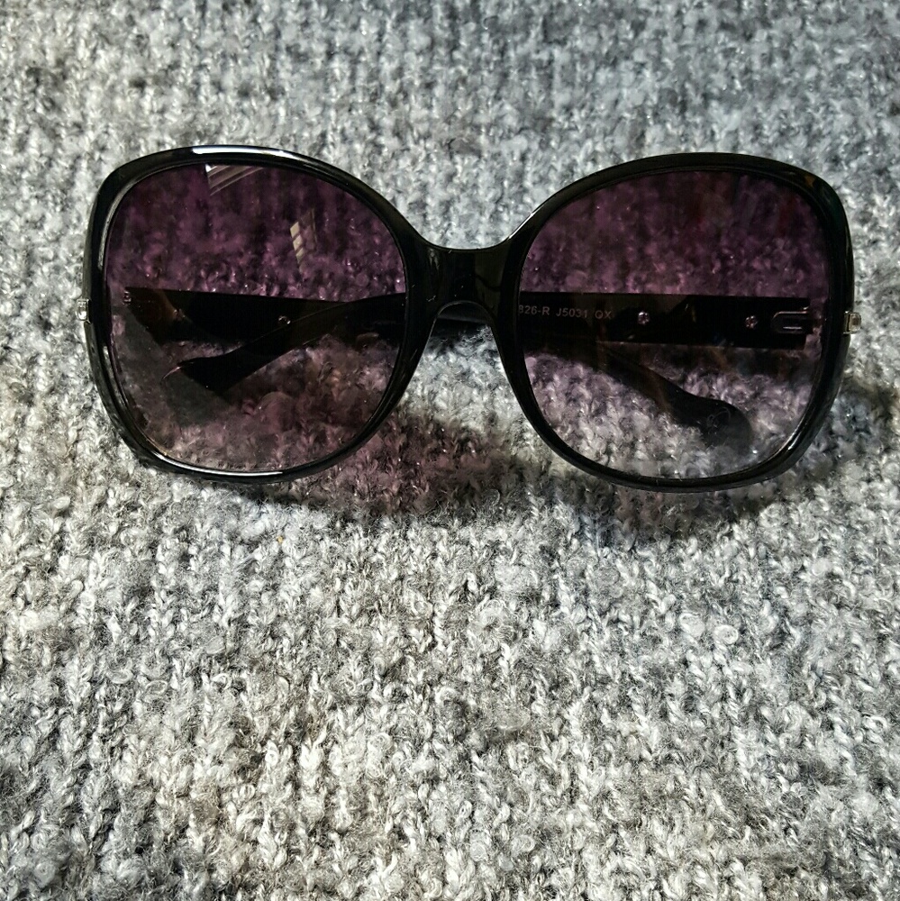 Jessica Simpson sunglasses