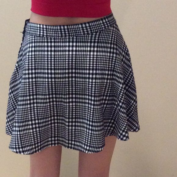 American Apparel Houndstooth Skirt - Picture 2 of 2