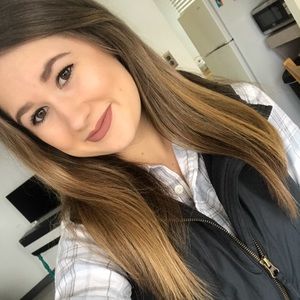 Meet your Posher, Emily