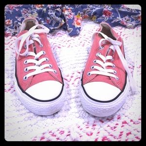 Medium pink Converse