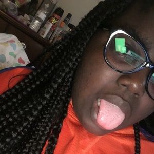 Meet your Posher, Flora