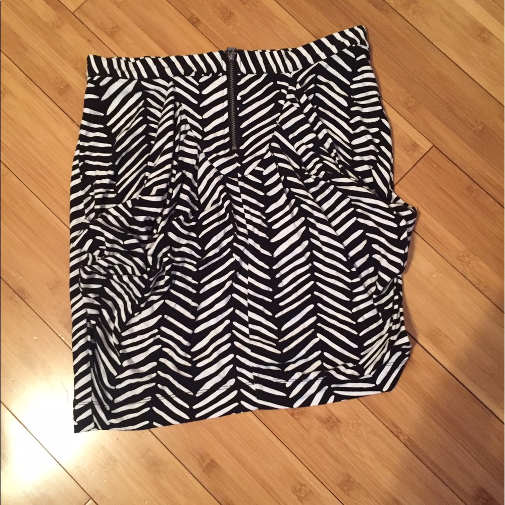 Blacks and white mini skirt