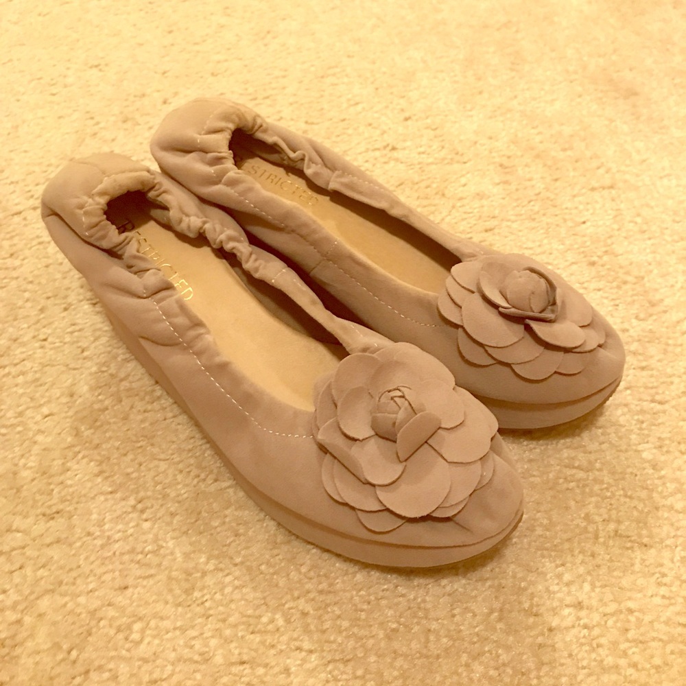 ❤️SOLD❤️ Restricted Platform Wedge Taupe size 9