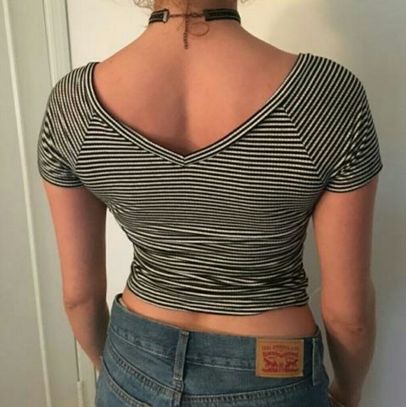 Striped V-neck Crop Top - Picture 2 of 2